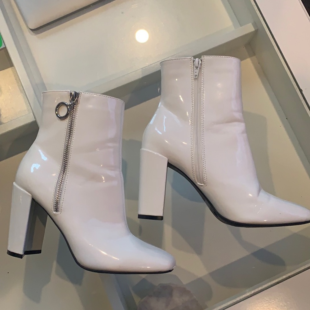 Discovery | White GoGo Boots